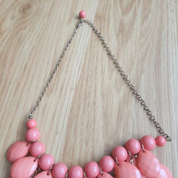 Coral Peach Bib Statement Necklace Gold Tone Chain Faceted Teardrop Dangles 20in - Picture 8 of 8